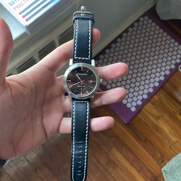 Burberry watch with leather strap - Picture 5 of 6